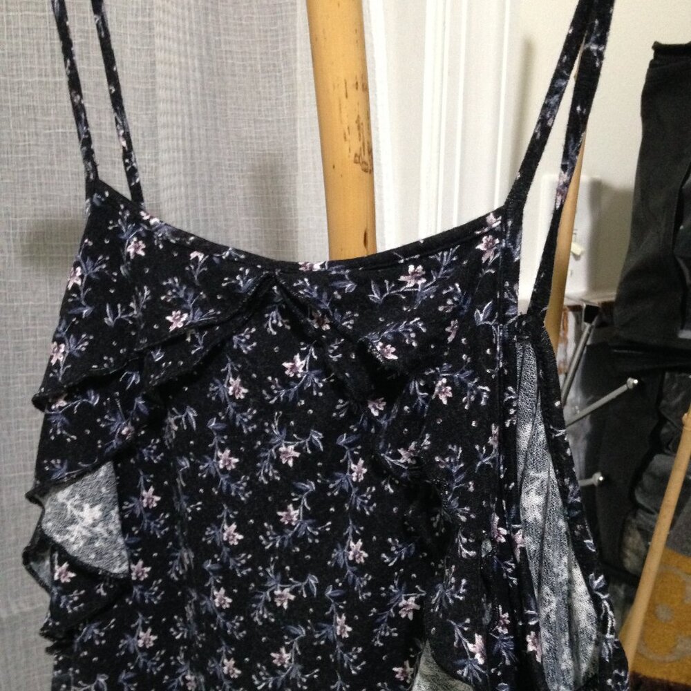 5/$13| ***** Soft and sexy super comfy and stretchy floral top